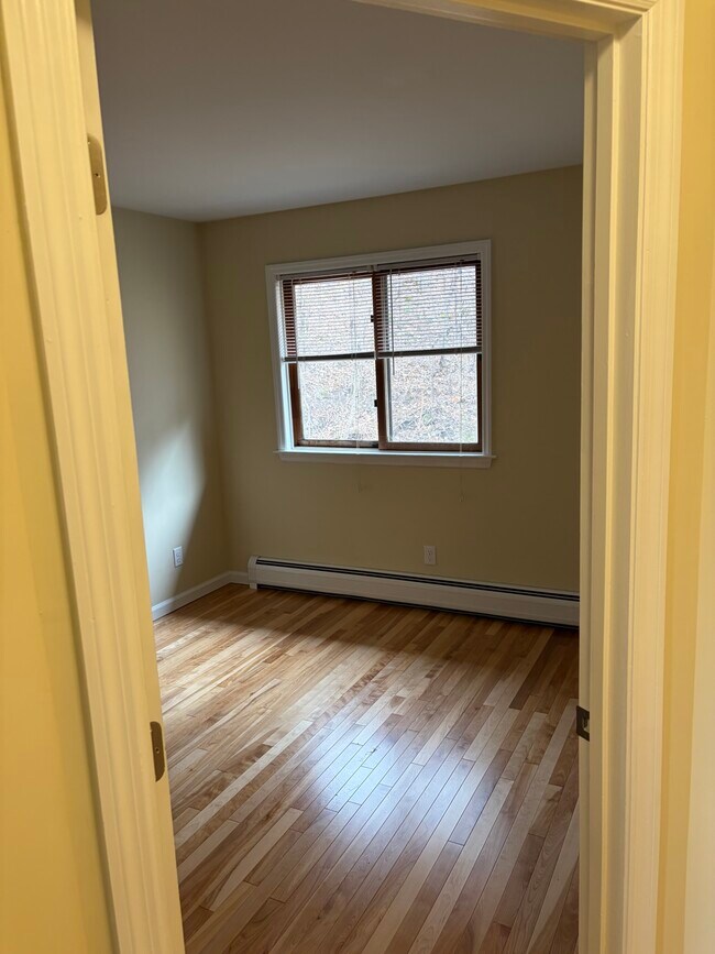 Building Photo - 121 Village Heights Rd