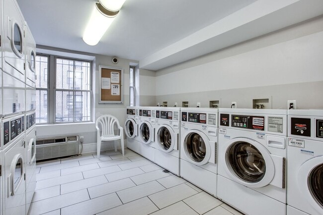 Building Photo - Bright Two-Bedroom in Columbia Heights | Pet frienldy!