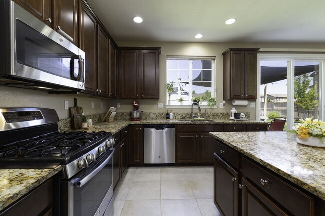 Building Photo - Spacious Home in Damonte Ranch - Large Backyard!