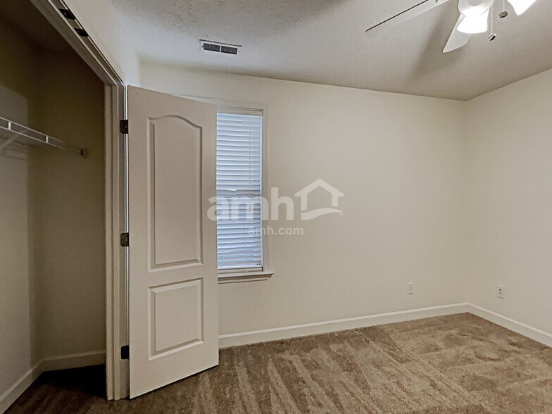 Building Photo - 1504 Beaconcrest Cir