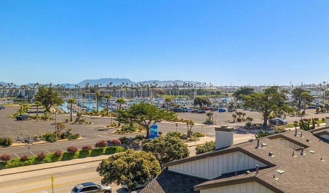 Building Photo - charming one-bedroom, one-bath retreat nestled in a serene beachside community