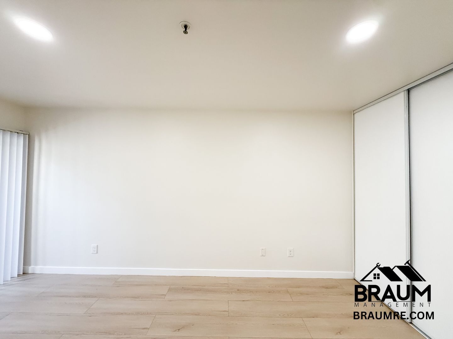 Building Photo - 7323 Winnetka Ave