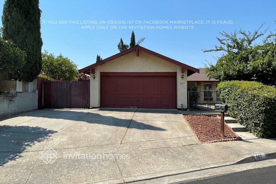 Primary Photo - 165 N Catamaran Cir