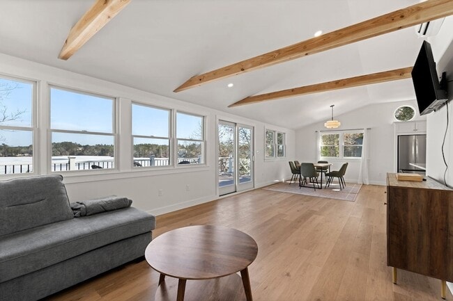 Building Photo - 185 Sandy Beach Rd