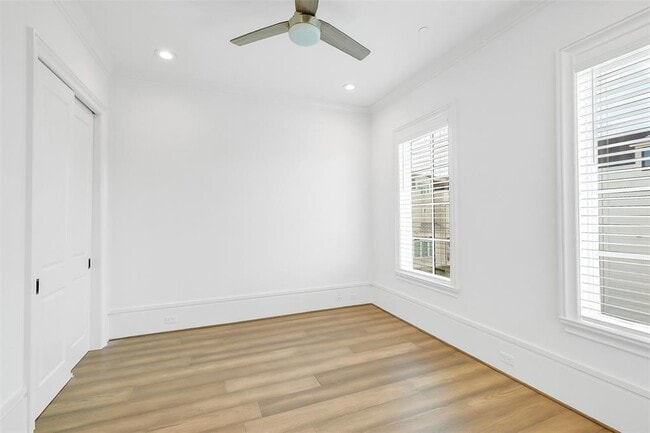 Building Photo - 39 Crain Sq Blvd