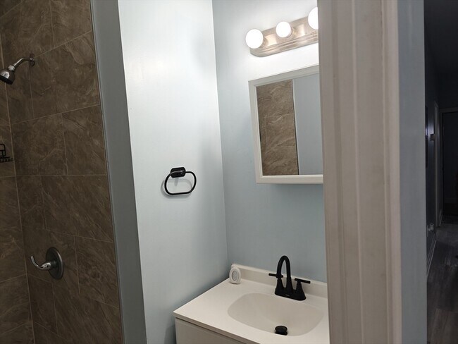 Building Photo - 102 Mt Pleasant Ave