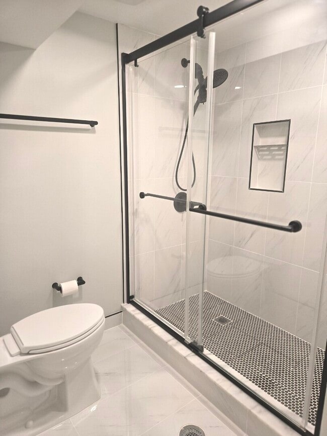 Building Photo - 360 W Inverrary Ln