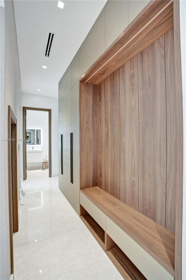 Building Photo - 20824 NE 37th Ave