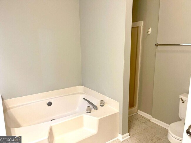Building Photo - 616 Woodknoll Ct