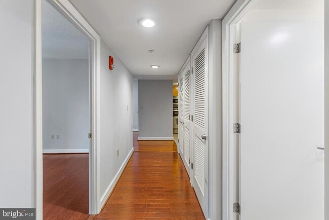 Building Photo - 1150 K St NW
