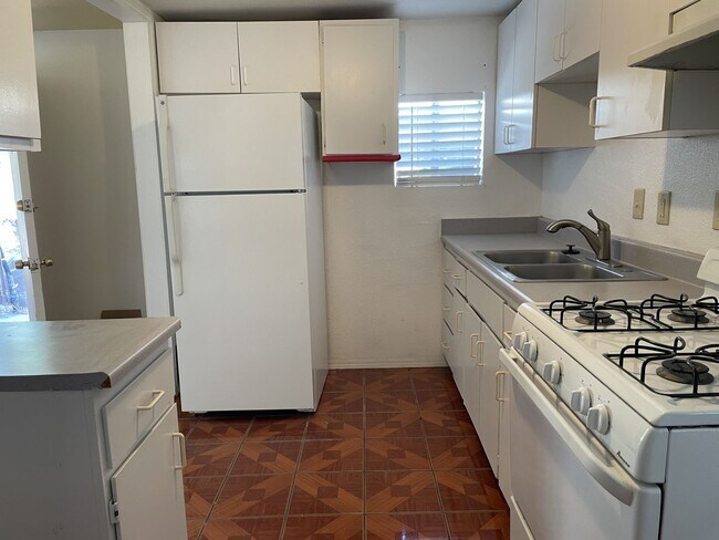 Building Photo - 741 S Allen St