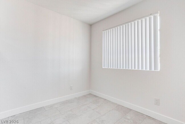 Building Photo - 1870 Nebula Dr