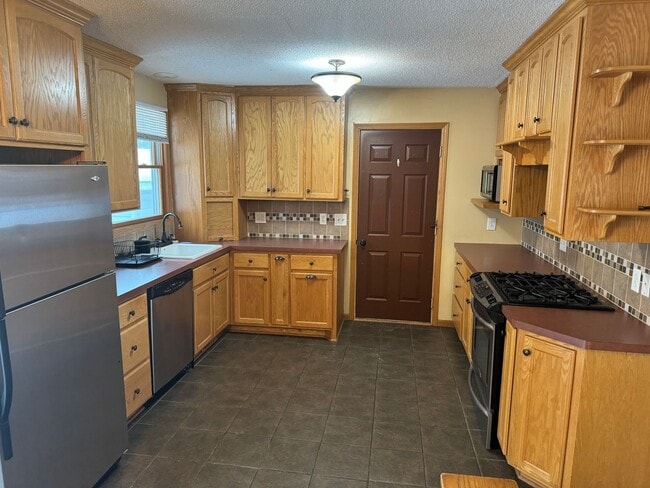 Building Photo - 3 BR / 1 BA Home w/ Fenced Backyard & 2-Car Garage in Spring Lake Park!