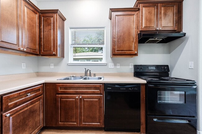 Building Photo - 1530 1st Ave N