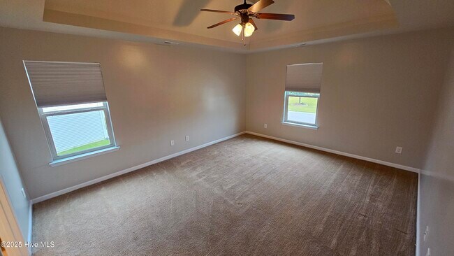 Building Photo - 302 SW Plantation Dr