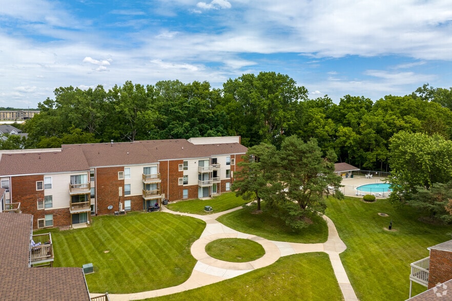 Primary Photo - Belleville Pointe Apartments