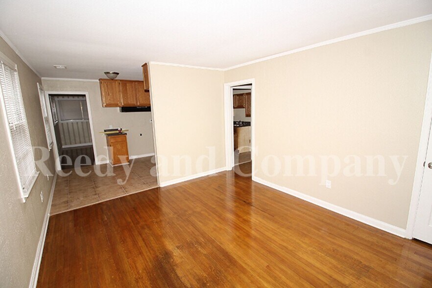 Building Photo - 1446 Russwood Rd