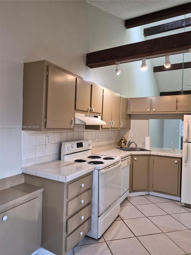 Building Photo - 1752 NW 74th Ave