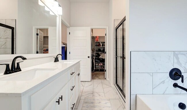 Building Photo - 4 Bedroom 2 Bathroom home with all appliances included
