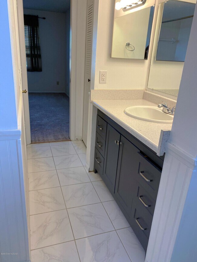 Building Photo - 987 Sonesta Ave NE