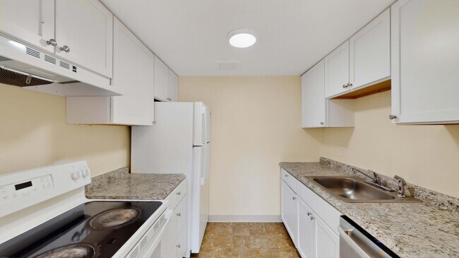 Building Photo - 525 Highland Ave