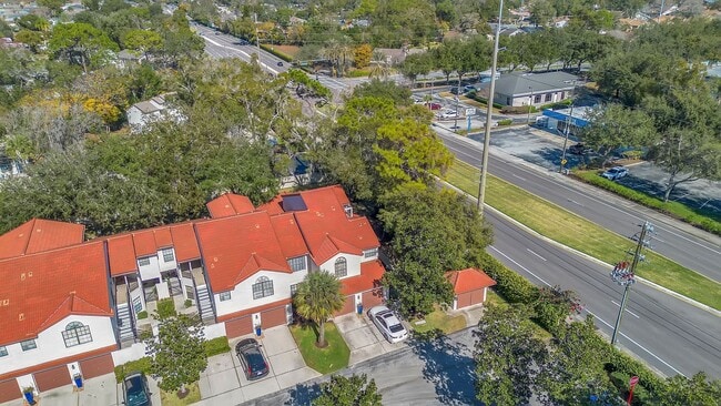 Building Photo - Spacious 3 Bedroom 2 Bath Condo in Gated Community of La Vita