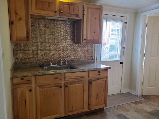 Building Photo - Lovely 2 Bedroom Home in Lancaster City!