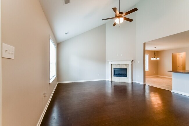 Building Photo - 7553 Glen Laurel Way