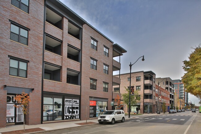Primary Photo - 909 W Montana St