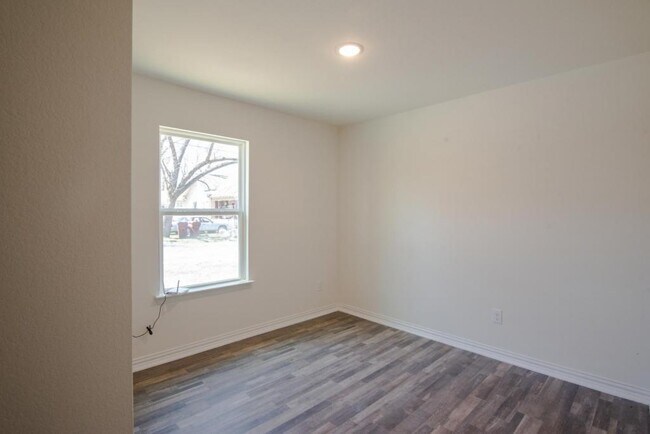 Building Photo - 808 Poplar St