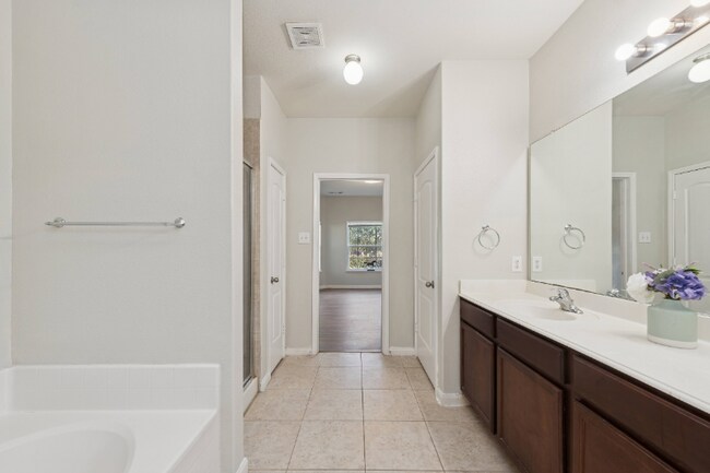 Building Photo - 312 Magnolia Dr