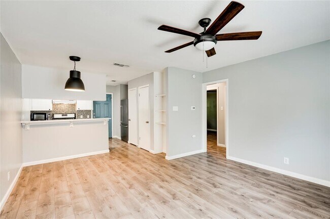 Building Photo - 838 N Meadows Dr