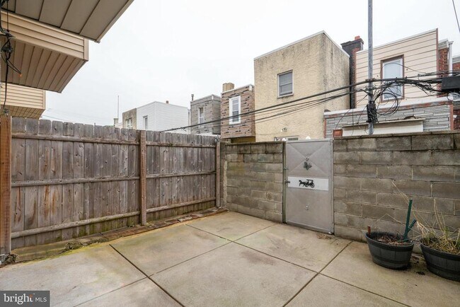 Building Photo - 137 Durfor St