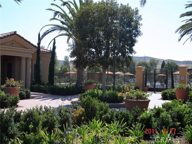 Building Photo - 81 Cipresso