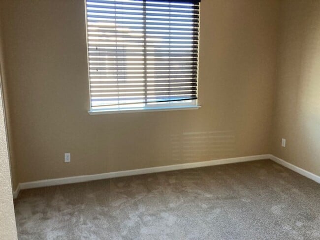 Building Photo - 2285 Rutland Ct