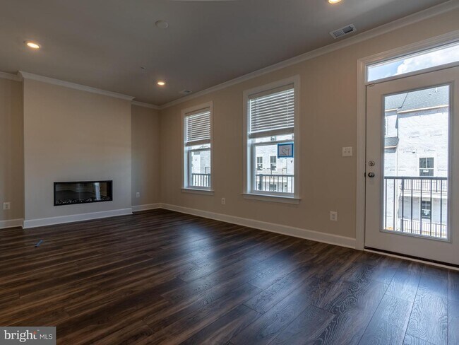 Building Photo - 14965 River Walk Way