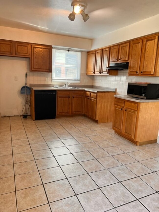 Primary Photo - 10132 W Jonen St