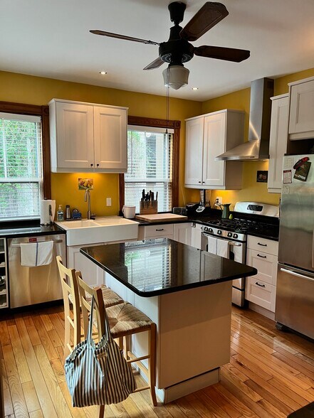 Building Photo - 119 Antrim St