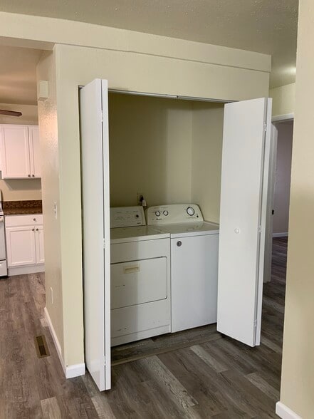 Laundry - 4324 Ericson Dr