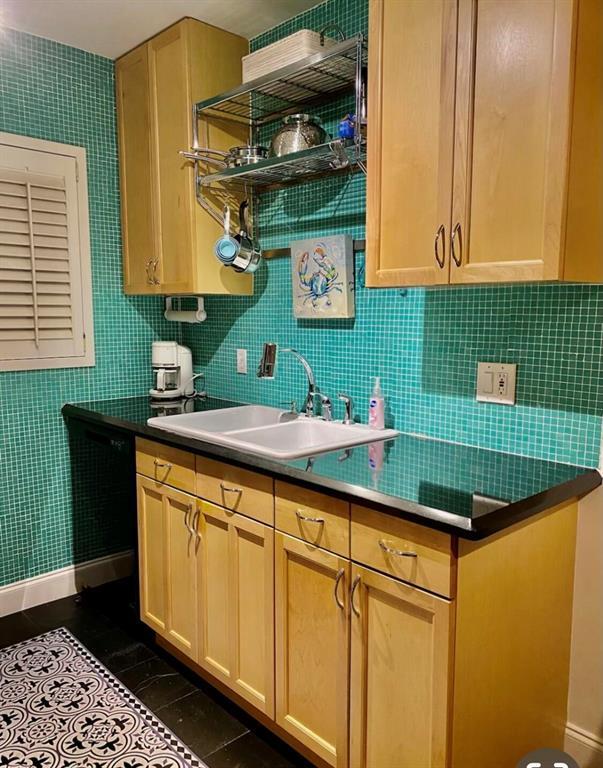 Building Photo - 30 S J St