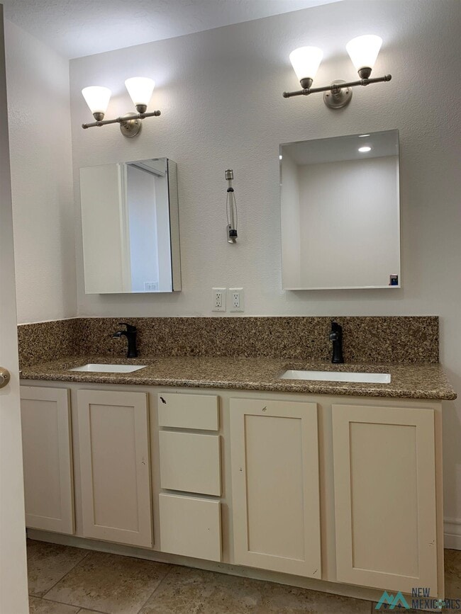 Building Photo - 116 Mariposa Dr