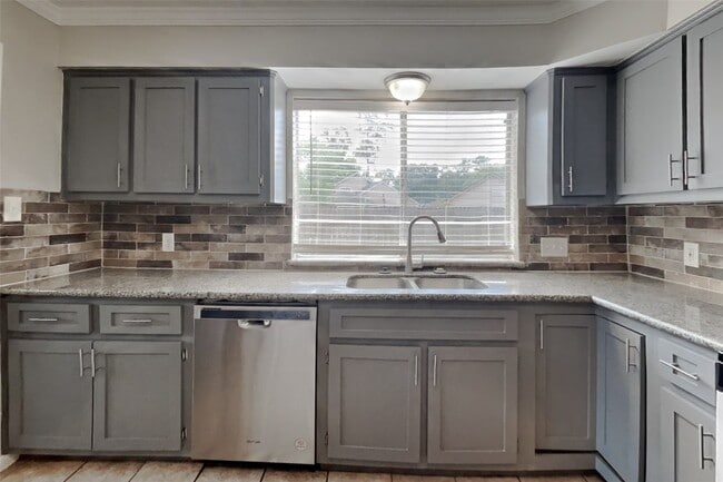 Building Photo - 3602 Bear Lake Dr