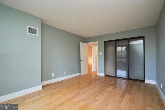 Building Photo - 1800 Old Meadow Rd