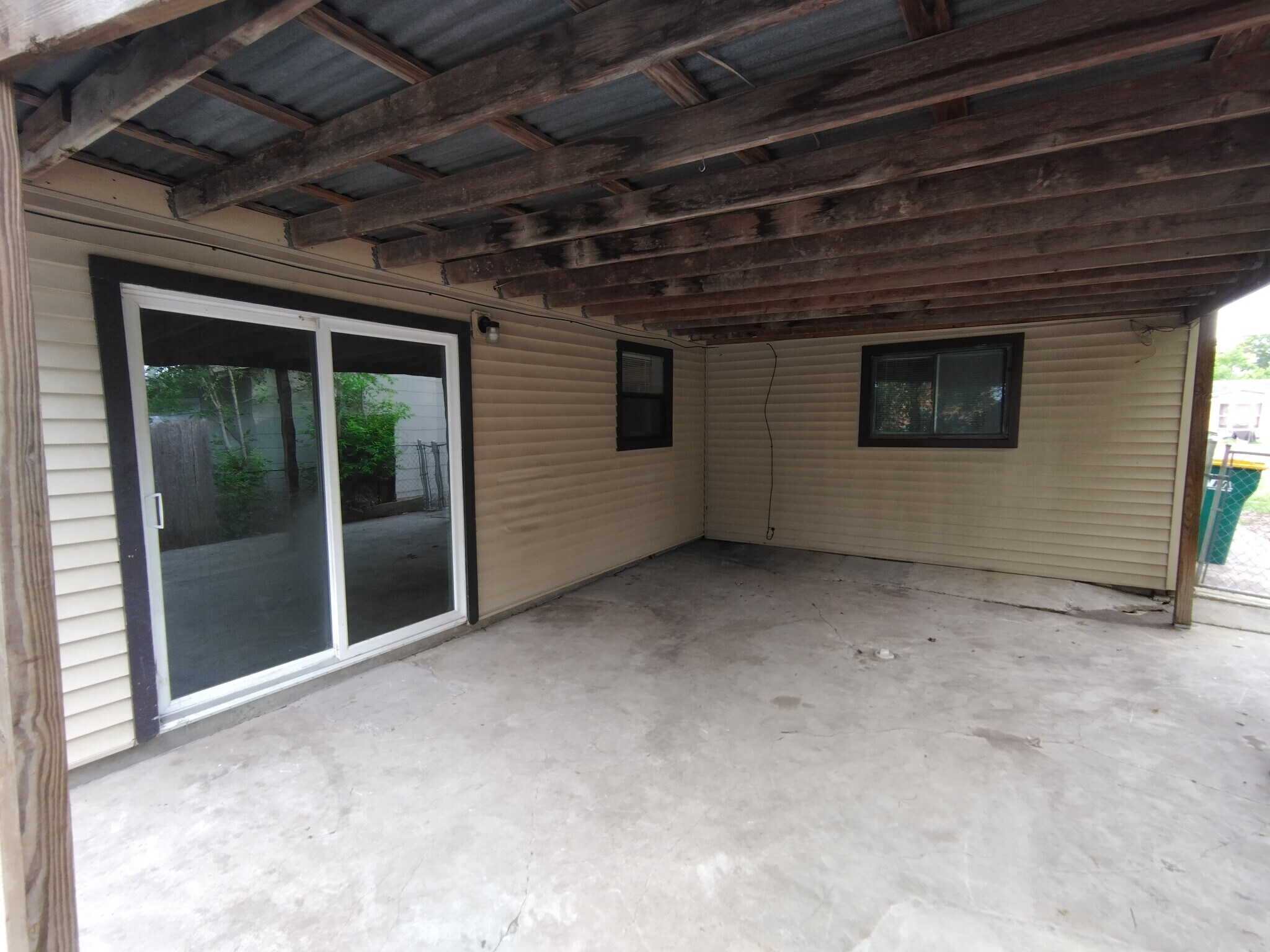 large covered patio - 410 W Aviation Blvd