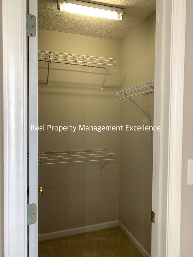 Building Photo - Raleigh Residence In Hedingham Scenic Golf...