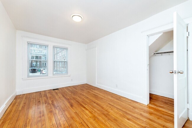 Building Photo - 5 Chauncy St