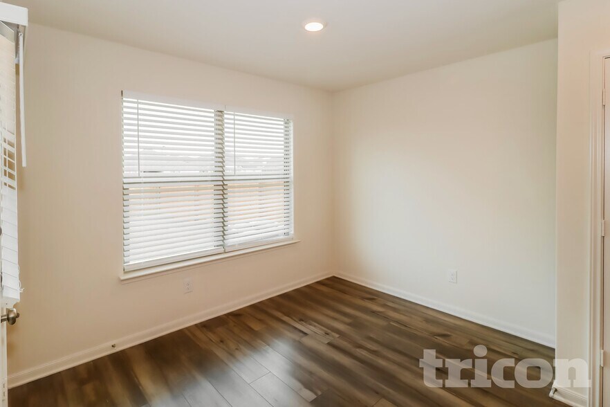 Building Photo - 204 Micah Ln