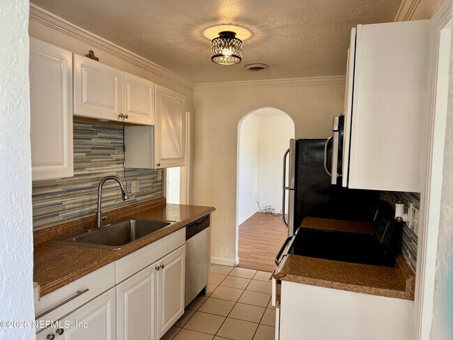 Building Photo - 288 Boylston Ave