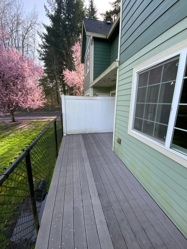 Building Photo - Beautiful Craftsman Style Condo!