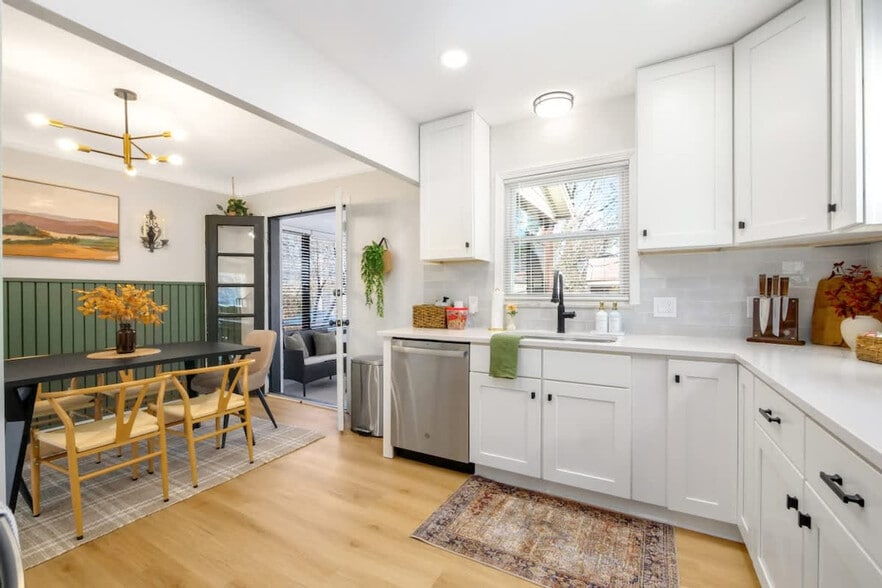 Building Photo - 6059 Maplecliff Dr